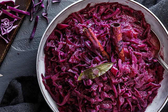 Braised red cabbage